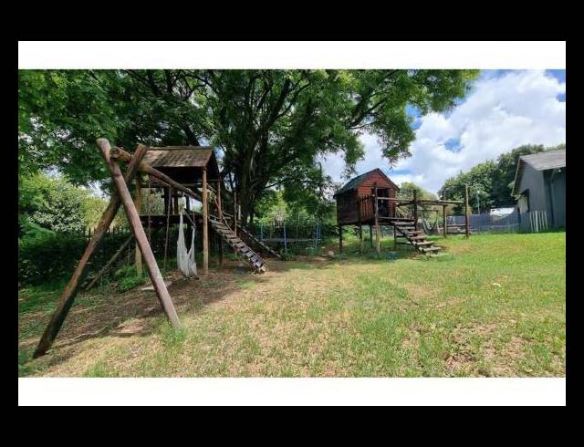 4 BEDROOM HOUSE FOR SALE IN BRAMLEY NORTH
